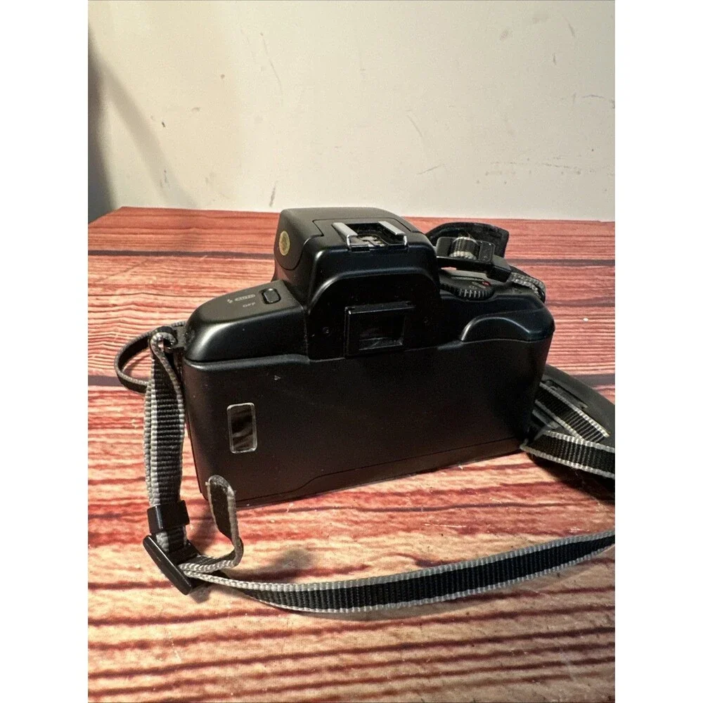 Canon EOS 750 Camera + Case - WORKING